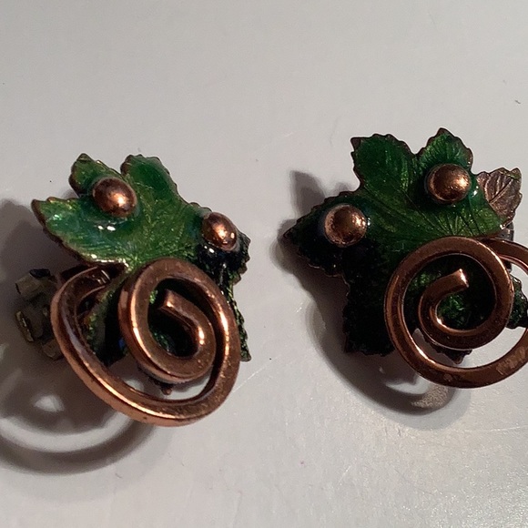Vintage 1950s RENOIR & MATISSE  Enamel Leaf & Copper Abstract Design Earrings - Picture 4 of 7